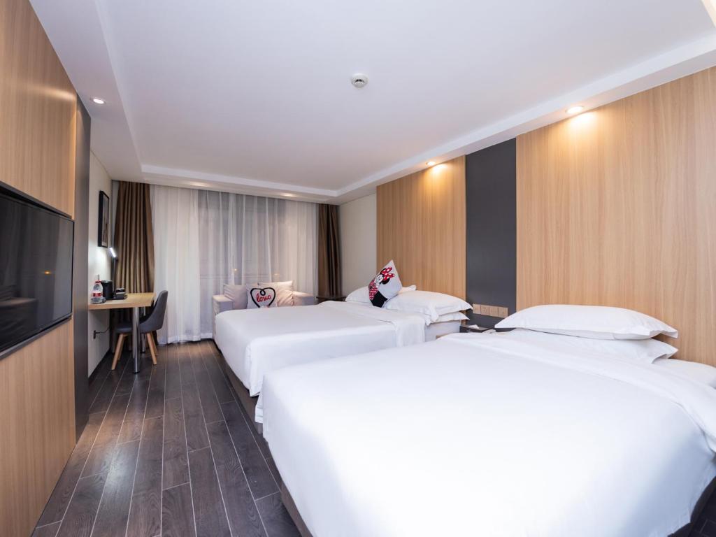 Postel nebo postele na pokoji v ubytování Country Inn&Suites by Radisson, Shanghai PVG