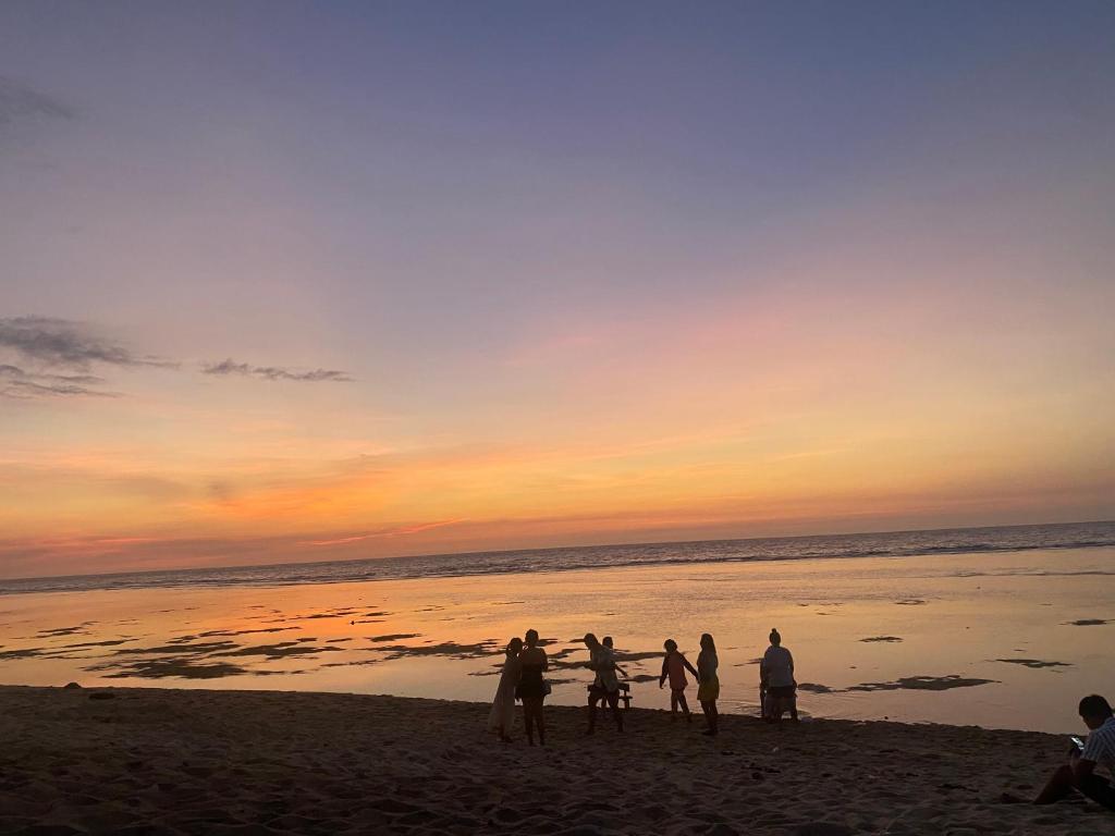 Rooftop Family Room in PATAR – Beachfront with Pool
