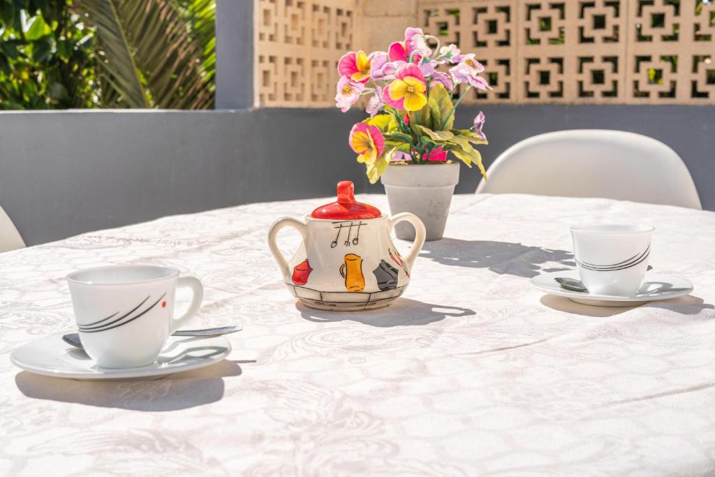 Coffee and tea making facilities at Ana House