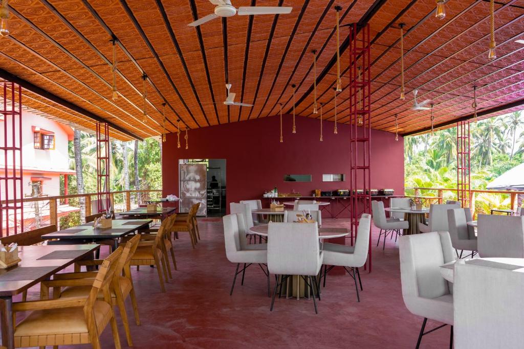 Restaurace v ubytování juSTa Morjim Beach Resort Goa - 80 Steps from Morjim Beach