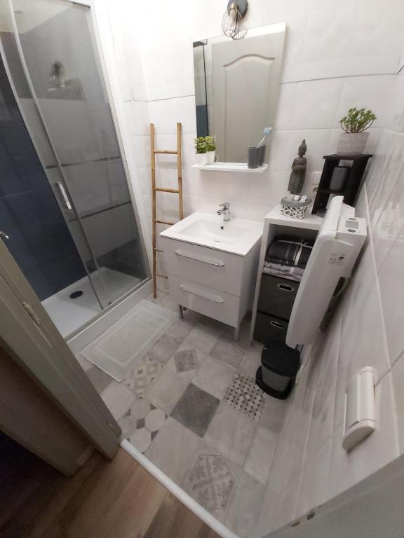 gardenhill - One-Bedroom Apartment