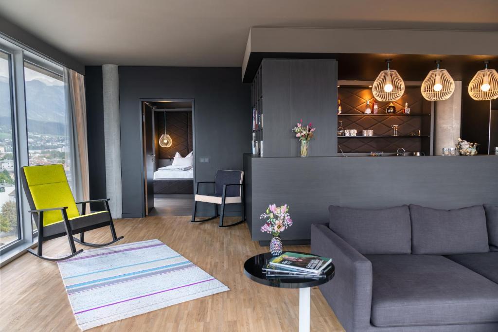 Posezení v ubytování aDLERS Hotel Innsbruck