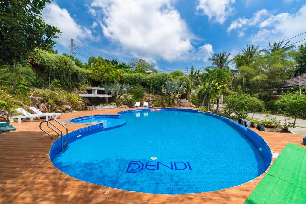 สระว่ายน้ำที่อยู่ใกล้ ๆ หรือใน Dendi Resort Phu Quoc