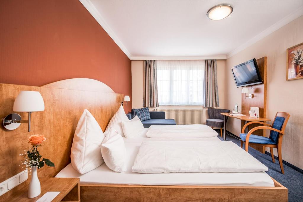 Postel nebo postele na pokoji v ubytování Hotel zur Rose