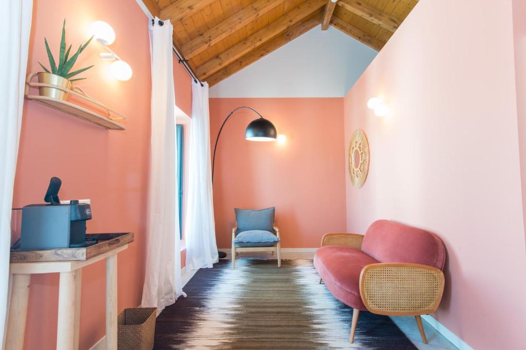 Posezení v ubytování Casa Rosa Villa with Pool in Olhao Centre