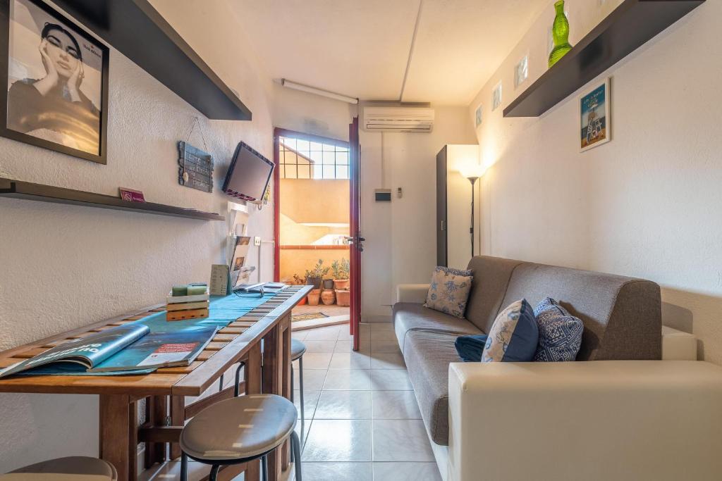 A seating area at Casa Flavio
