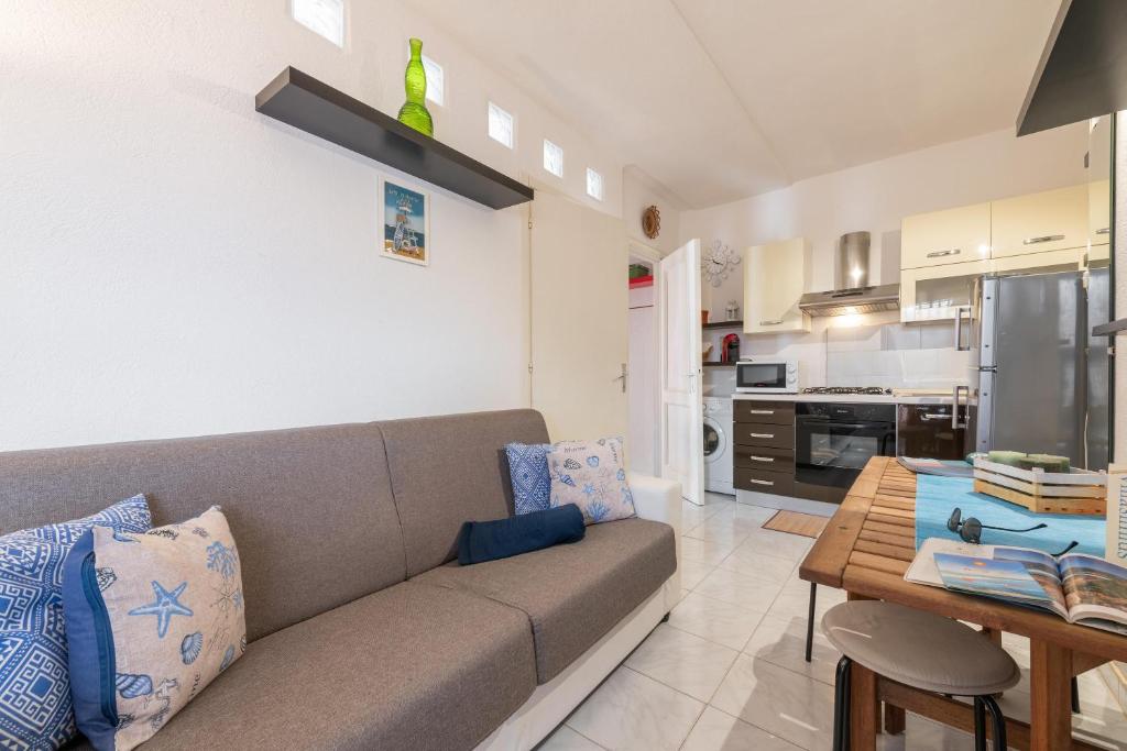 A kitchen or kitchenette at Casa Flavio