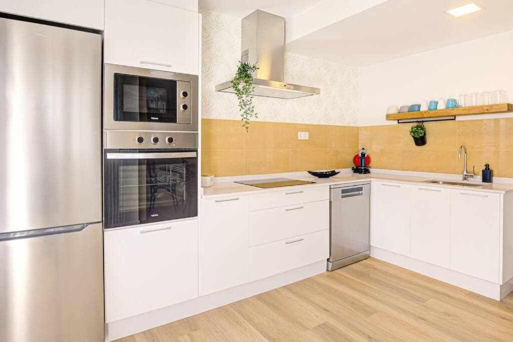 Kuchyňa alebo kuchynka v ubytovaní La Favorita preciosa villa con piscina privada