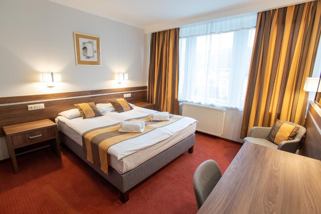 Postel nebo postele na pokoji v ubytování Hotel Árpád
