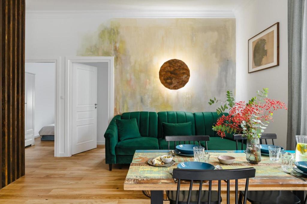 Posezení v ubytování oompH Warsaw Central Supreme Apartment