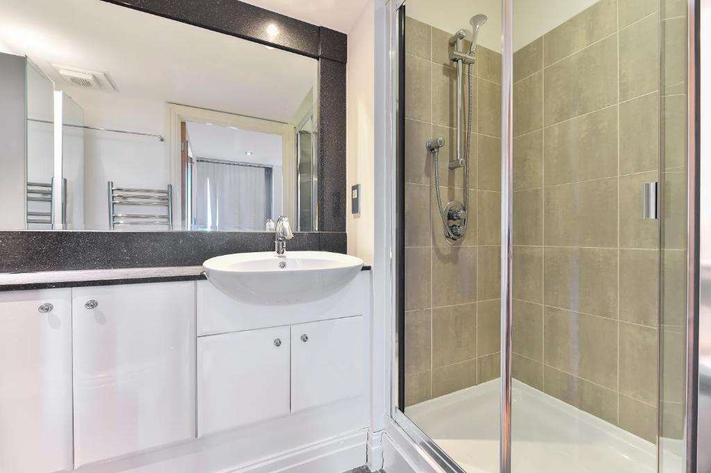 a bathroom with a sink and a shower at Paddington Gardens in London