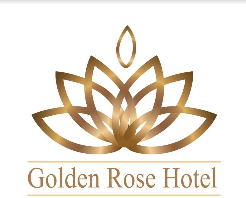 złote logo hotelu Golden Rose w obiekcie Golden Rose Hotel w mieście Nablus