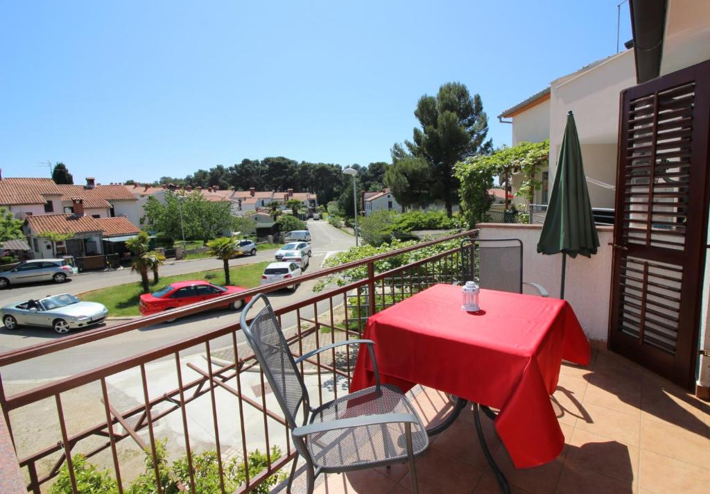 Balkón nebo terasa v ubytování Apartment Radin near the beach