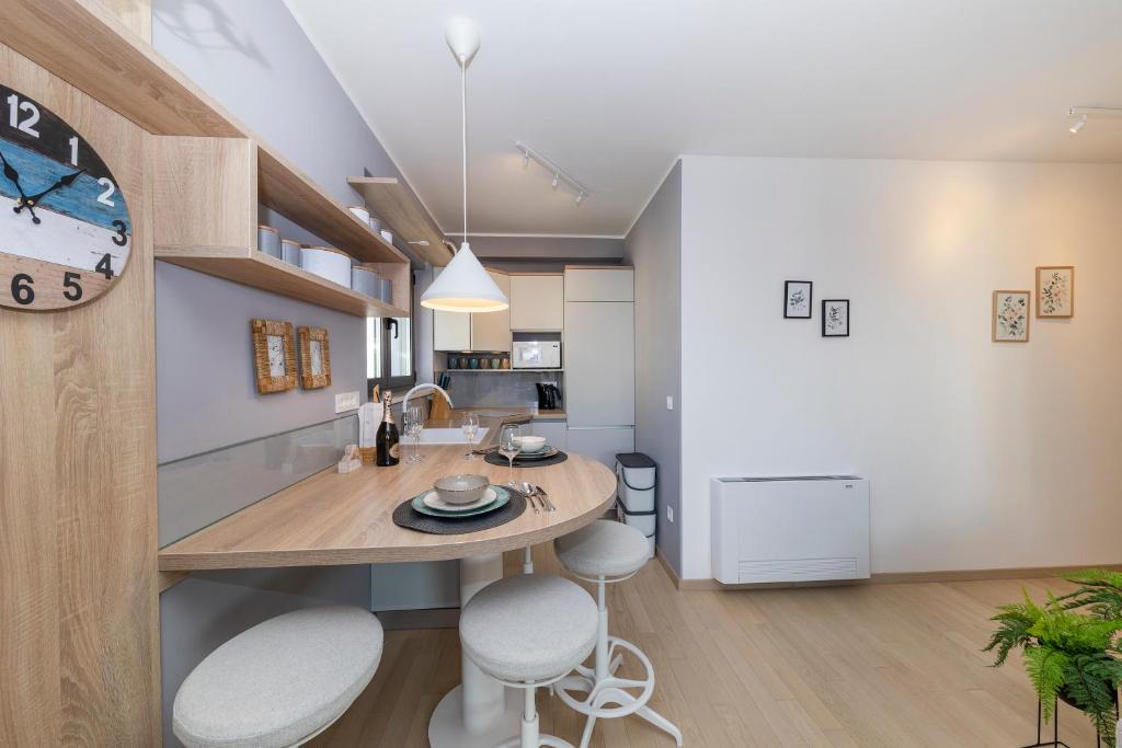 Kuchyňa alebo kuchynka v ubytovaní Apartman 4U