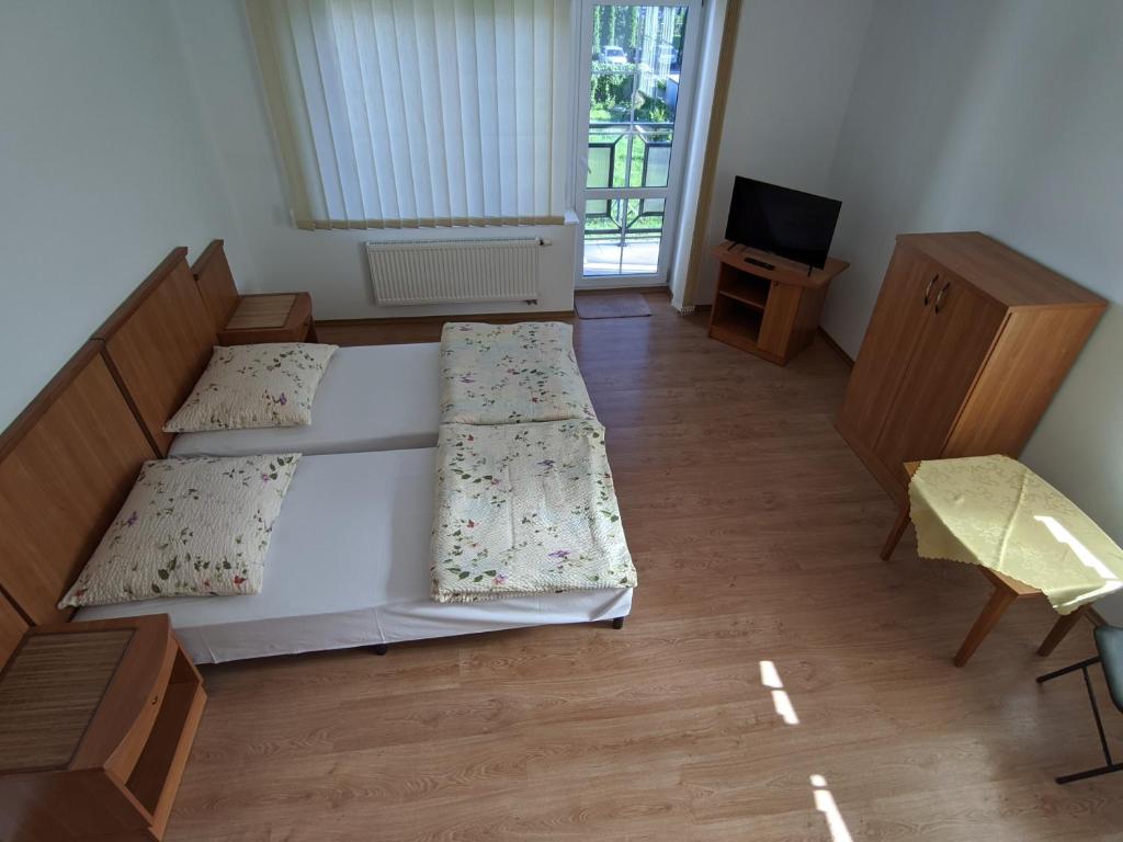 Posteľ alebo postele v izbe v ubytovaní Pokoje Gościnne - Leśna 8