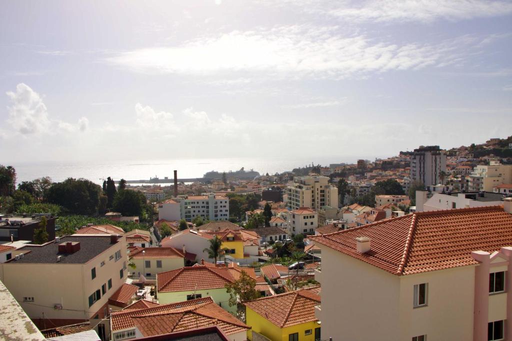 a view of a city with houses and buildings at Apartamento DAVI in Funchal