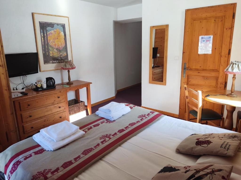 Postel nebo postele na pokoji v ubytování Epicéa Lodge Hôtel et Camping