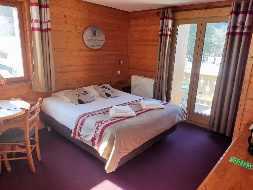 Postel nebo postele na pokoji v ubytování Epicéa Lodge Hôtel et Camping