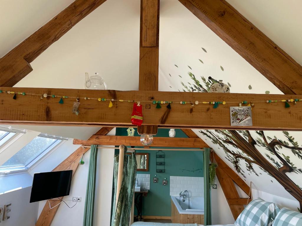 TV a/nebo společenská místnost v ubytování Aux murmures de la nature B&B
