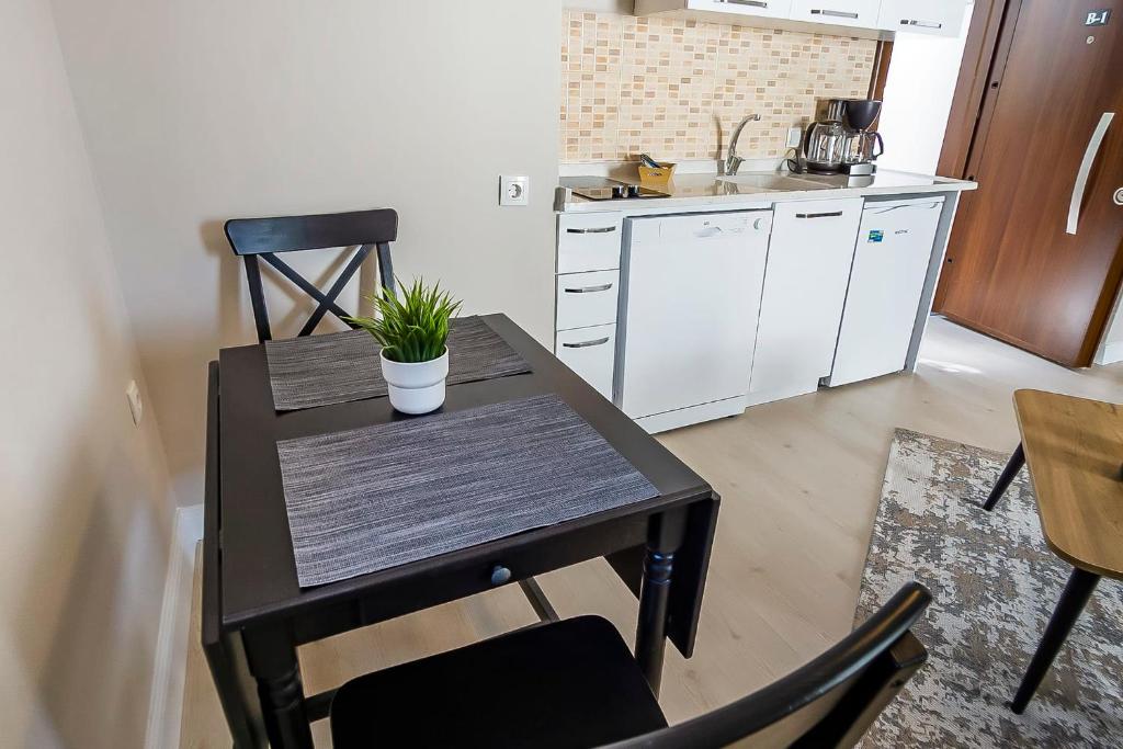Kép Central and Comfortable Apartment with Shared Pool near Beach in Bodrum szállásáról Bodrumban a galériában