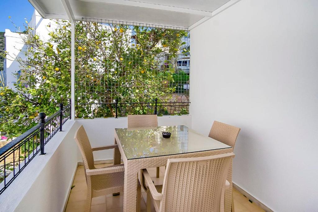 Kép Central and Comfortable Apartment with Shared Pool near Beach in Bodrum szállásáról Bodrumban a galériában