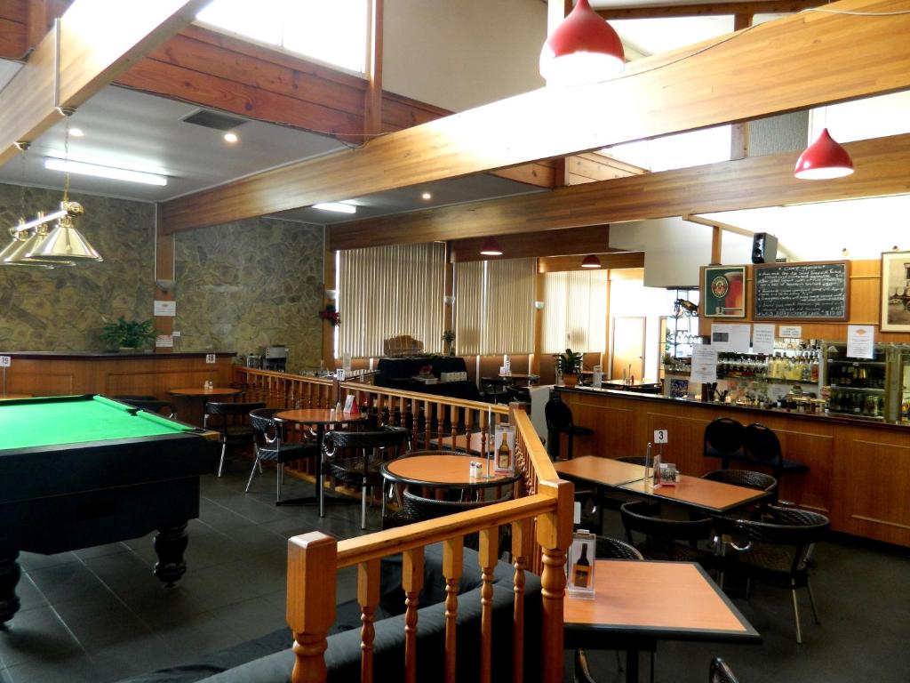 Biliár nebo kulečník v ubytování Ciloms Airport Lodge