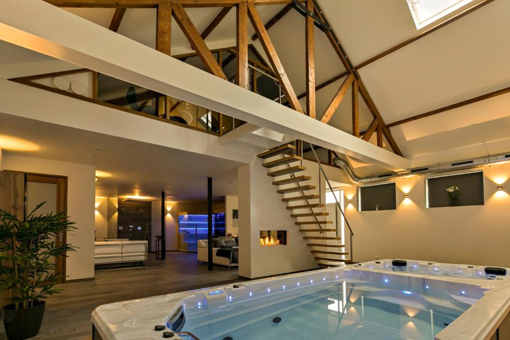 a large room with a hot tub in the middle at Maas en Waal Wellness & Suites in Dreumel