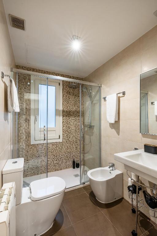 A bathroom at tuGuest S.Pedro Apartments