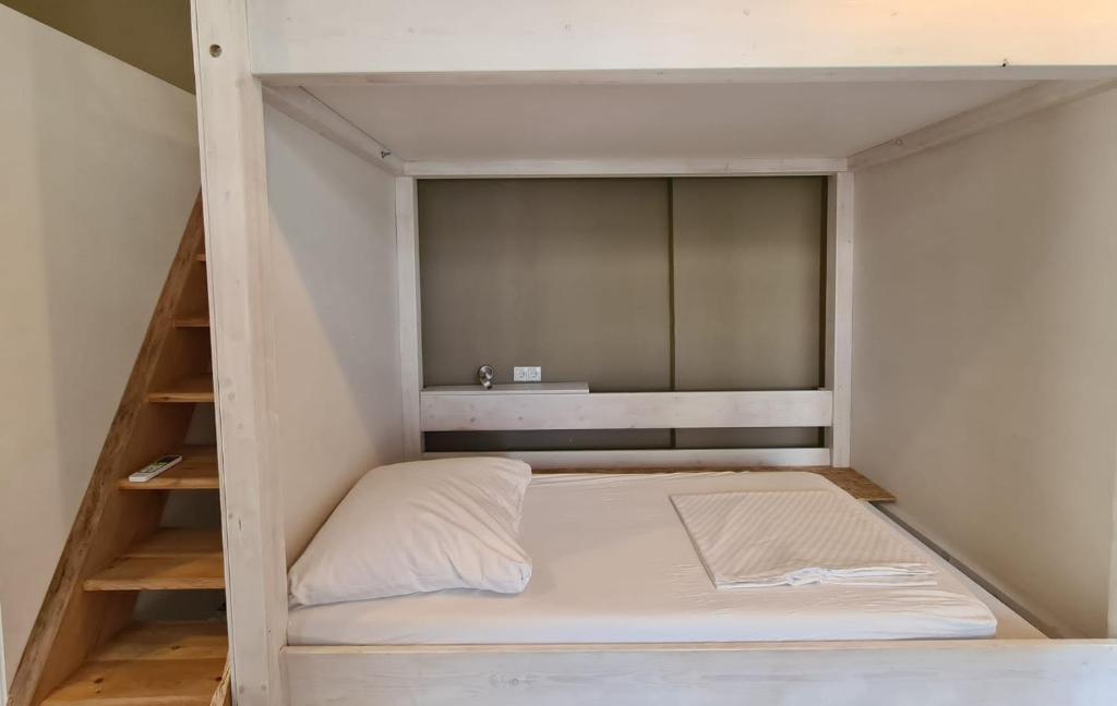 Postel nebo postele na pokoji v ubytování Jetpak Alternative Eco Hostel
