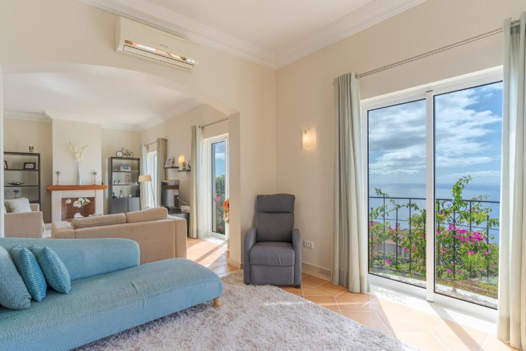 A seating area at Villa Bougainvillea Palheiro Village by HR Madeira