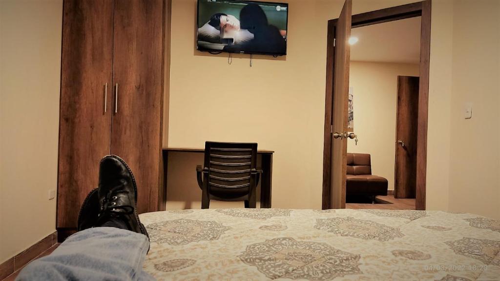 TV a/nebo společenská místnost v ubytování Apart Cayambe