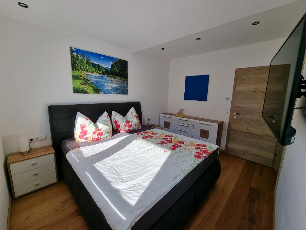 Posteľ alebo postele v izbe v ubytovaní Golf & Ski Appartements Mittersill Trausmuth Monika inkl Sommercard - Golfplatz 500 m entfernt, inkl Waschmaschine, Trockner