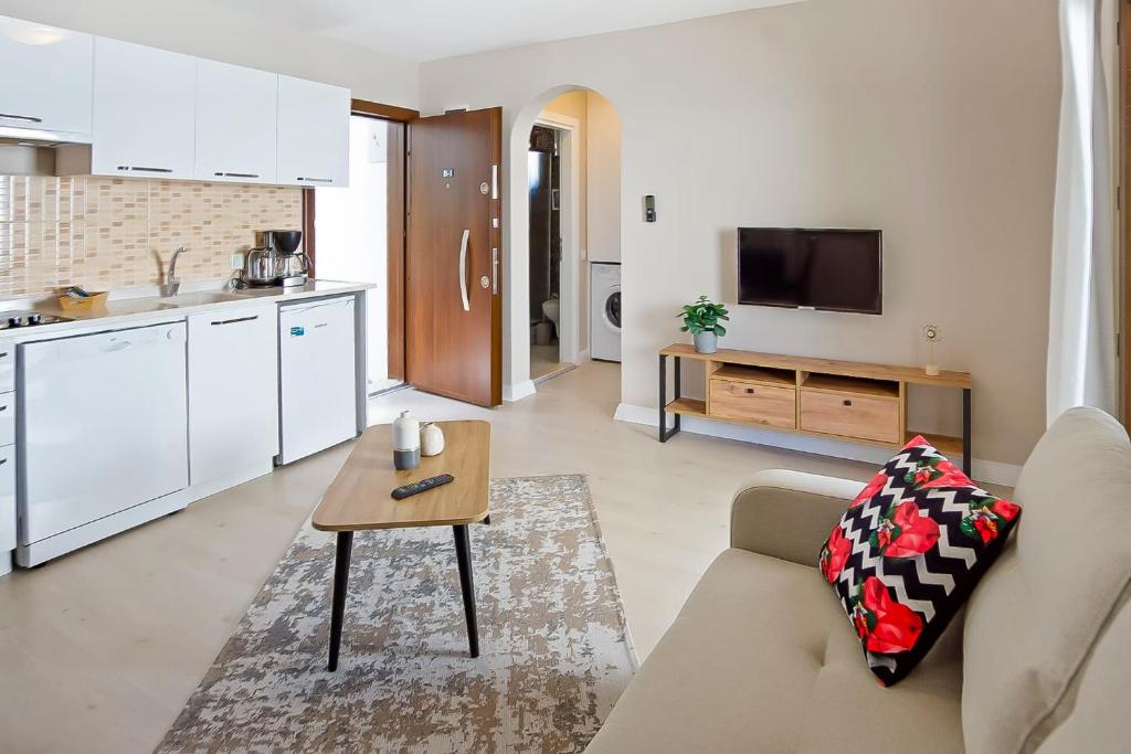 Kép Central and Comfortable Apartment with Shared Pool near Beach in Bodrum szállásáról Bodrumban a galériában