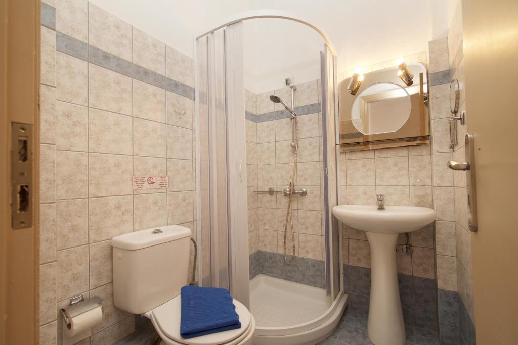 Koupelna v ubytování Theodora Studios & Apartments