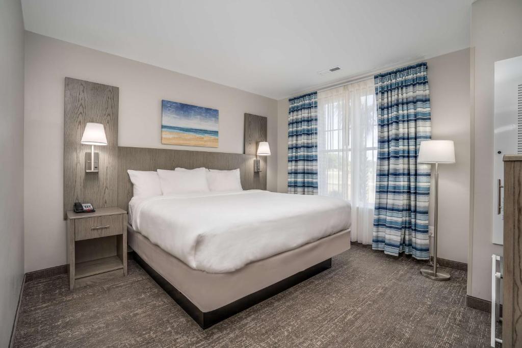 Lighthouse Suites - Best Western Signature Collection - Suite King