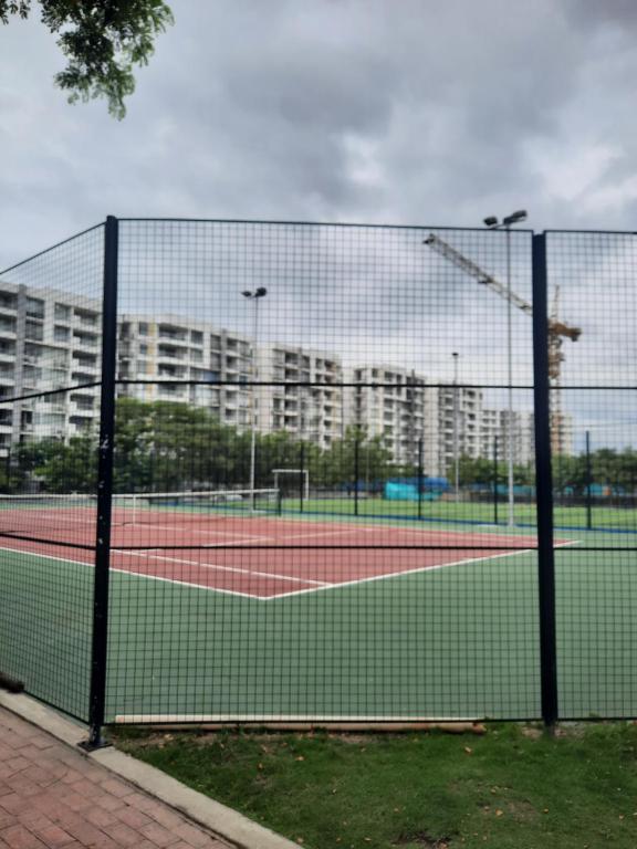 Tenis a/nebo squash v ubytování Ricaurte vía a Girardot -Peñazul Aldea nebo okolí