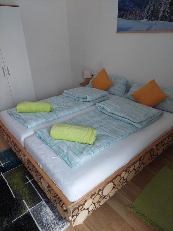 A bed or beds in a room at Appartement Naturnah