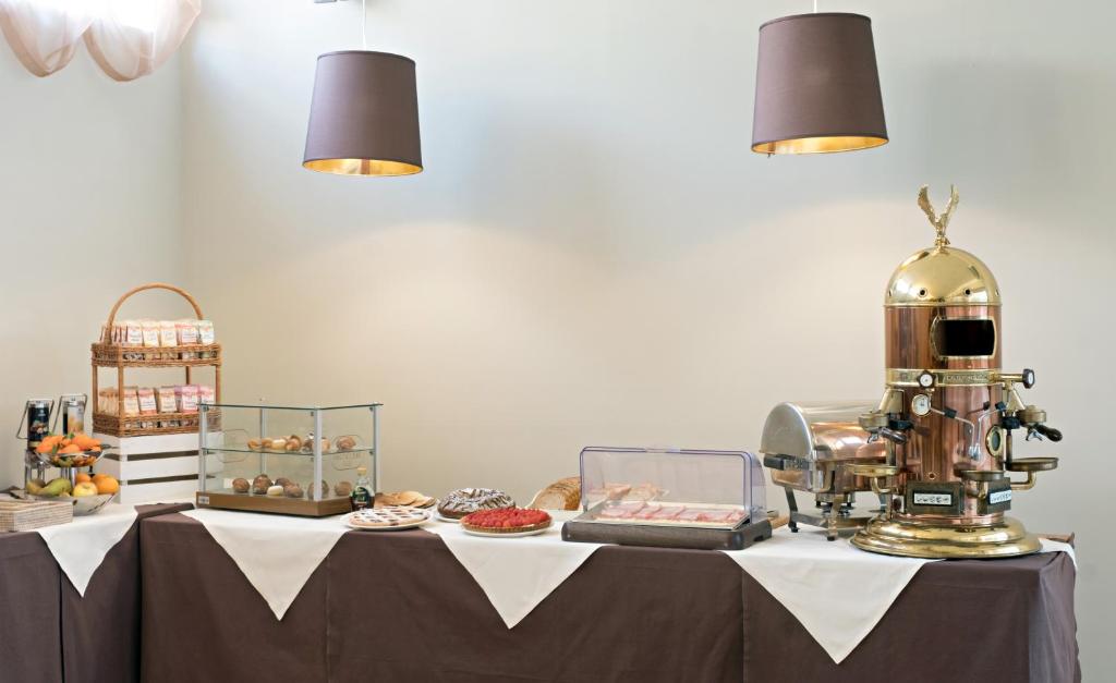 a table with a robot on top of it at Hotel Spinelli in Viareggio