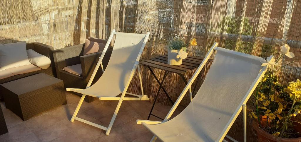 Nice terrace, 45 min from Barcelona and Port Aventura, Cunit ...