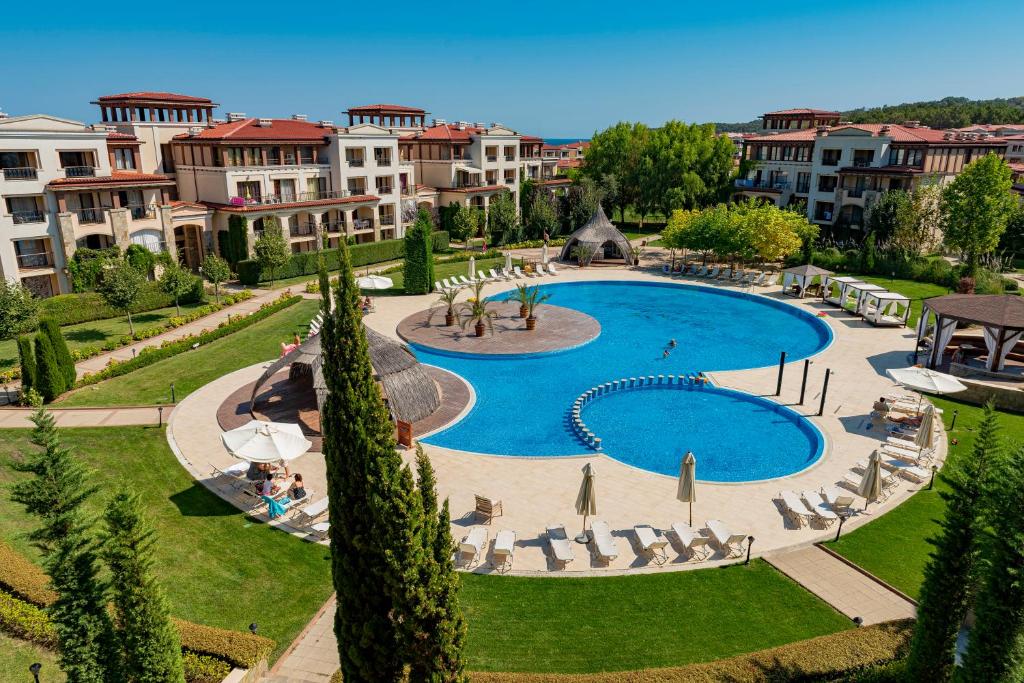 a view of a large swimming pool in a resort at Menada Kavaci Sozopol Apartments in Sozopol