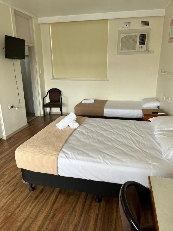 Crown Hotel Motel - Basic Triple Room
