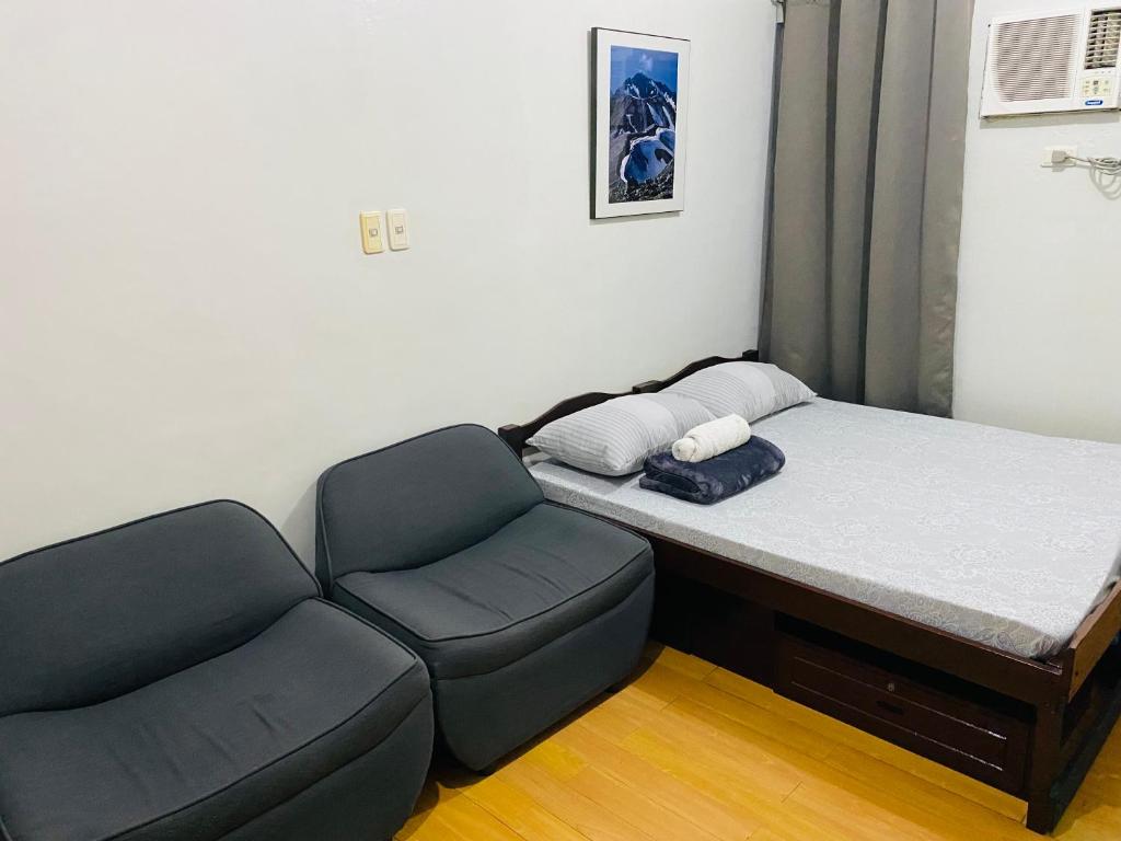 Budget Studio APT for Transients with Pool Access - Housity
