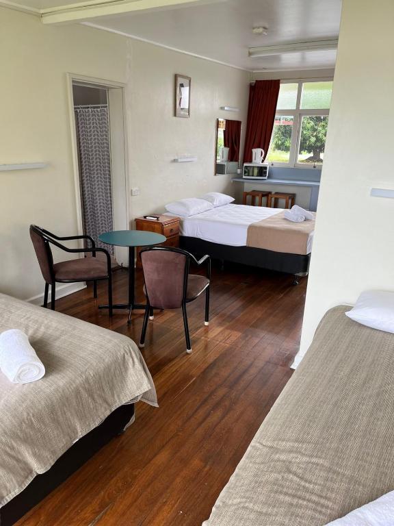 Crown Hotel Motel - Family Room