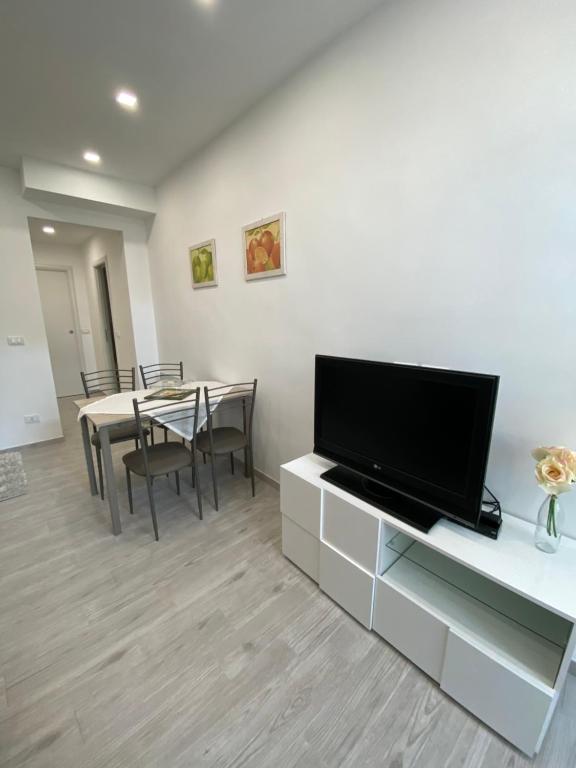 A television and/or entertainment centre at Torino Reale