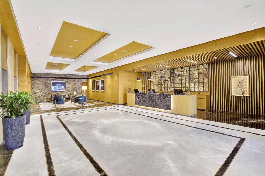 Bazén v ubytování Radisson Hotel Nathdwara nebo v jeho okolí