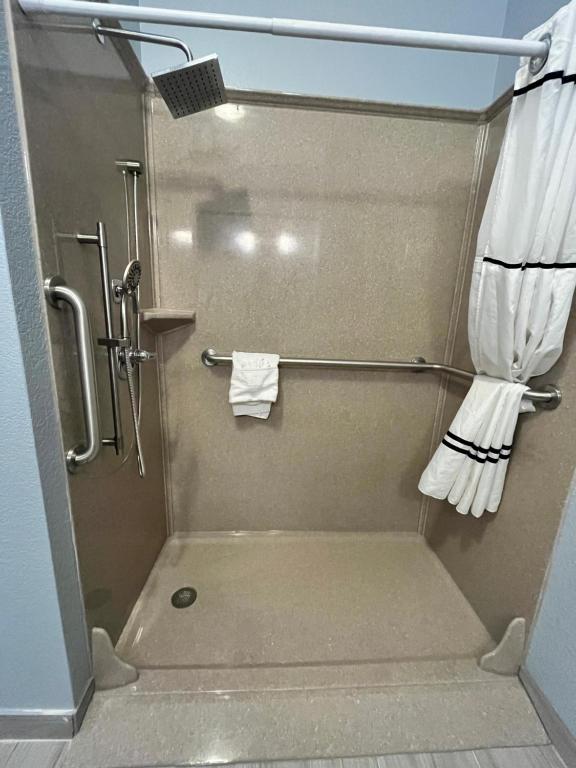 Garnett Hotel & RV Park - Double Room - Disability Access