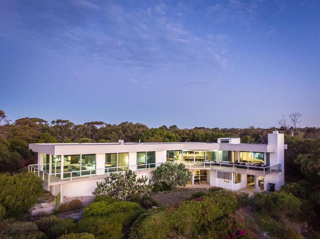 Horizons House - spacious, ocean + bush views, peaceful - Casa De Cuatro Dormitorios