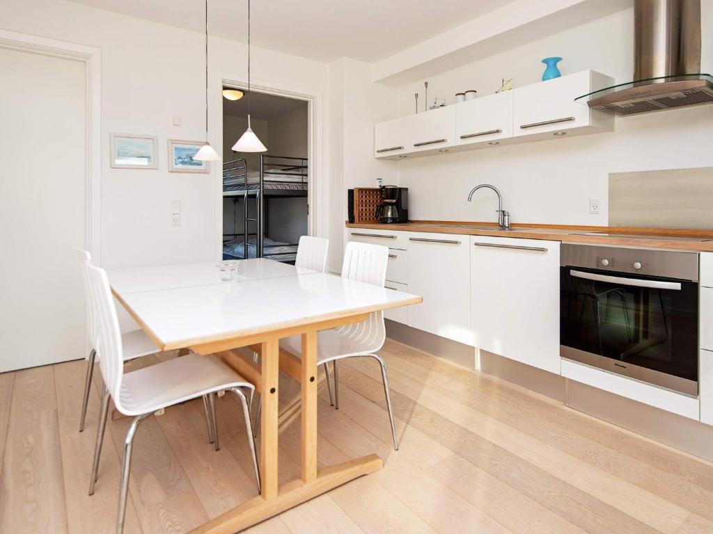 Kuchyň nebo kuchyňský kout v ubytování Apartment Bogense IV