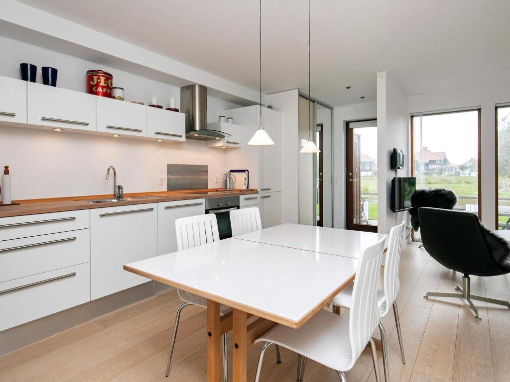 Kuchyň nebo kuchyňský kout v ubytování Apartment Bogense IV