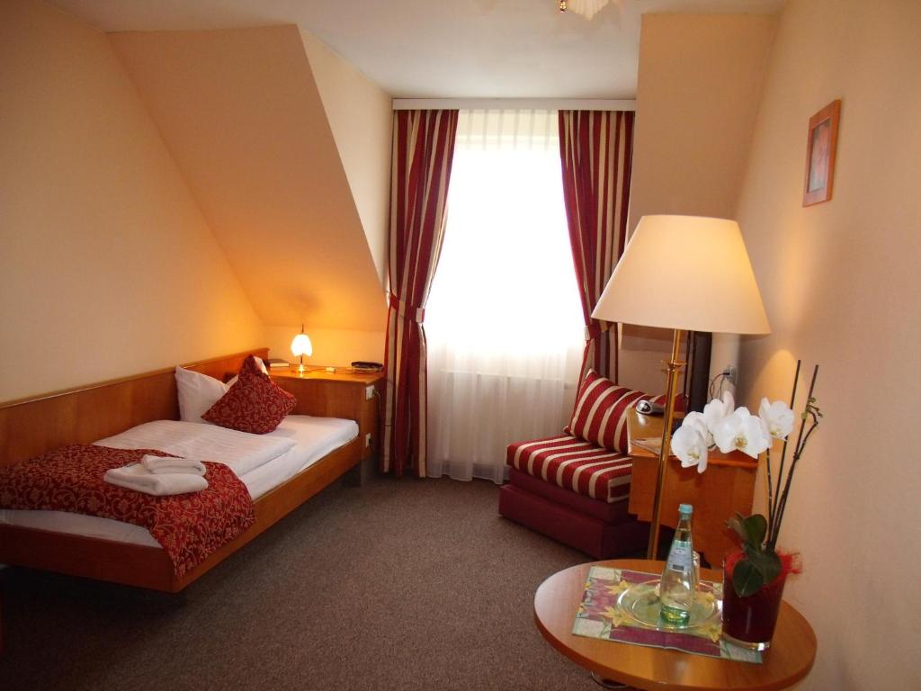 Postel nebo postele na pokoji v ubytování Hotel Auerhahn